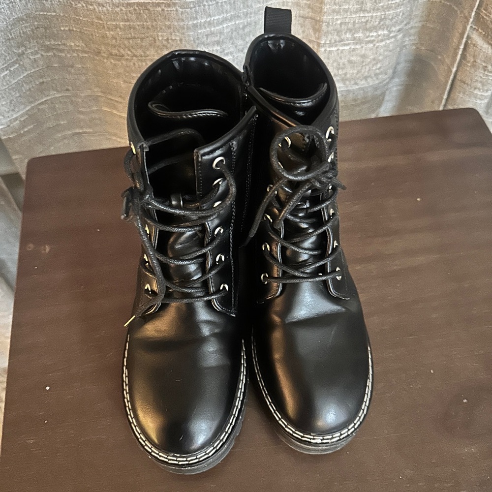 Black Lace-Up Men's Boots